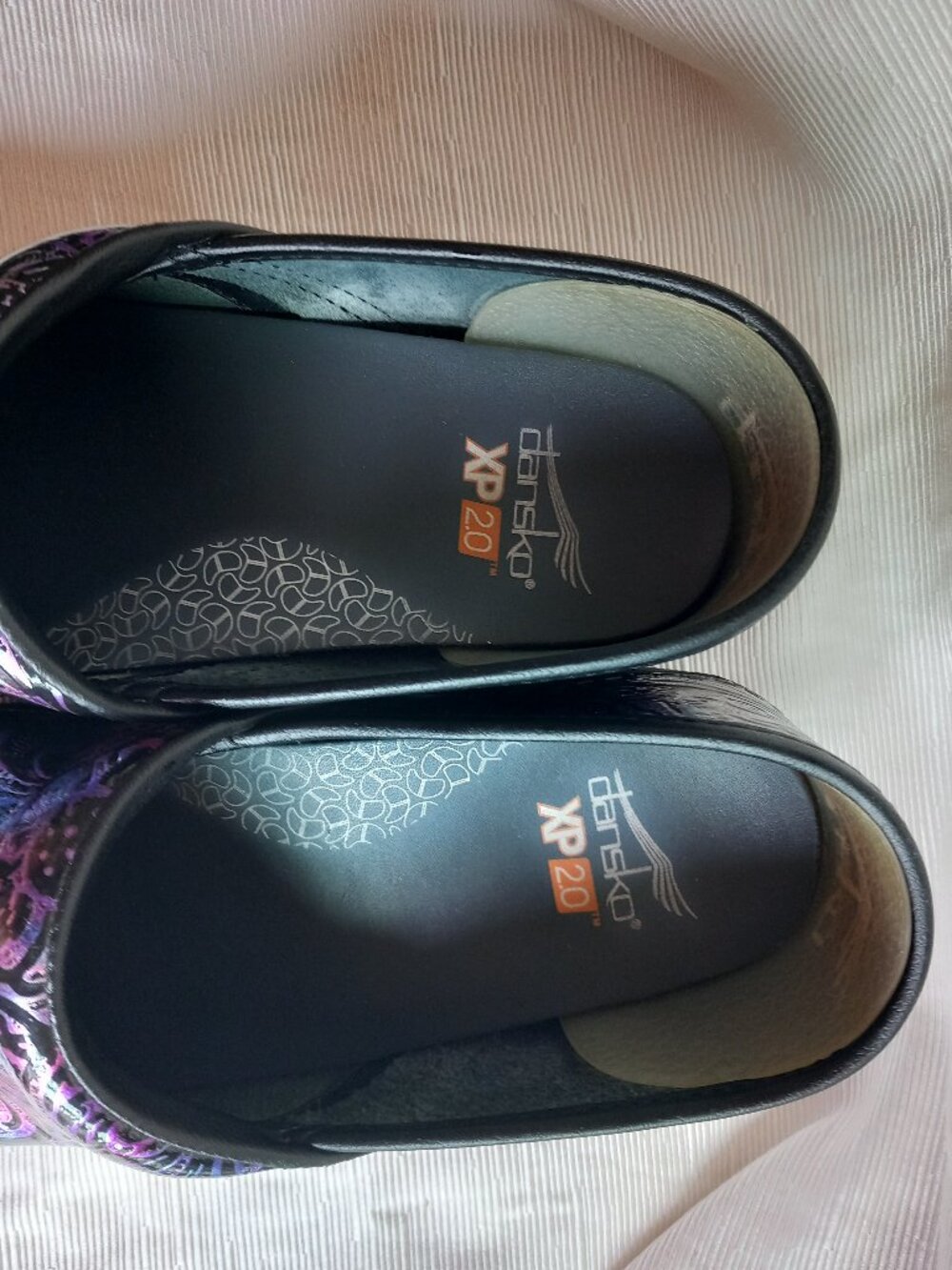 Dansko Pro XP2.0 Engraved Floral Patent Leather Clogs - Size 39 - Picture 4 of 10